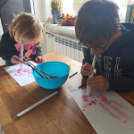 Świetnie bawiąc się i wykonując różne zadania „Smerfy” dowiedziały się jak ważne jest dbanie o przyrodę i najbliższe otoczenie.