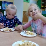 Wyśmienita „Smerfna” sałatka owocowa