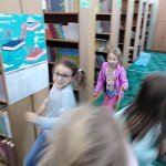 Poznajemy historię świętego Mikołaja – czyli kolejne zajęcia biblioteczne „Smerfów”