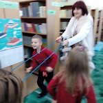 Poznajemy historię świętego Mikołaja – czyli kolejne zajęcia biblioteczne „Smerfów”