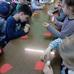 Poznajemy historię świętego Mikołaja – czyli kolejne zajęcia biblioteczne „Smerfów”