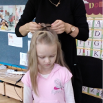 Rodzice dzieciom – poznajemy zawód fryzjera.