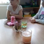  „Smerfne” eksperymenty z wodą i nie tylko.