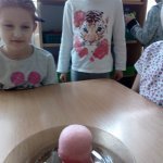  „Smerfne” eksperymenty z wodą i nie tylko.