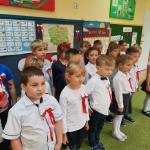 „Smerfy” włączyły się do akcji MEN–  „Szkoła do hymnu”.