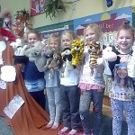 Smerfy bawią się w teatr